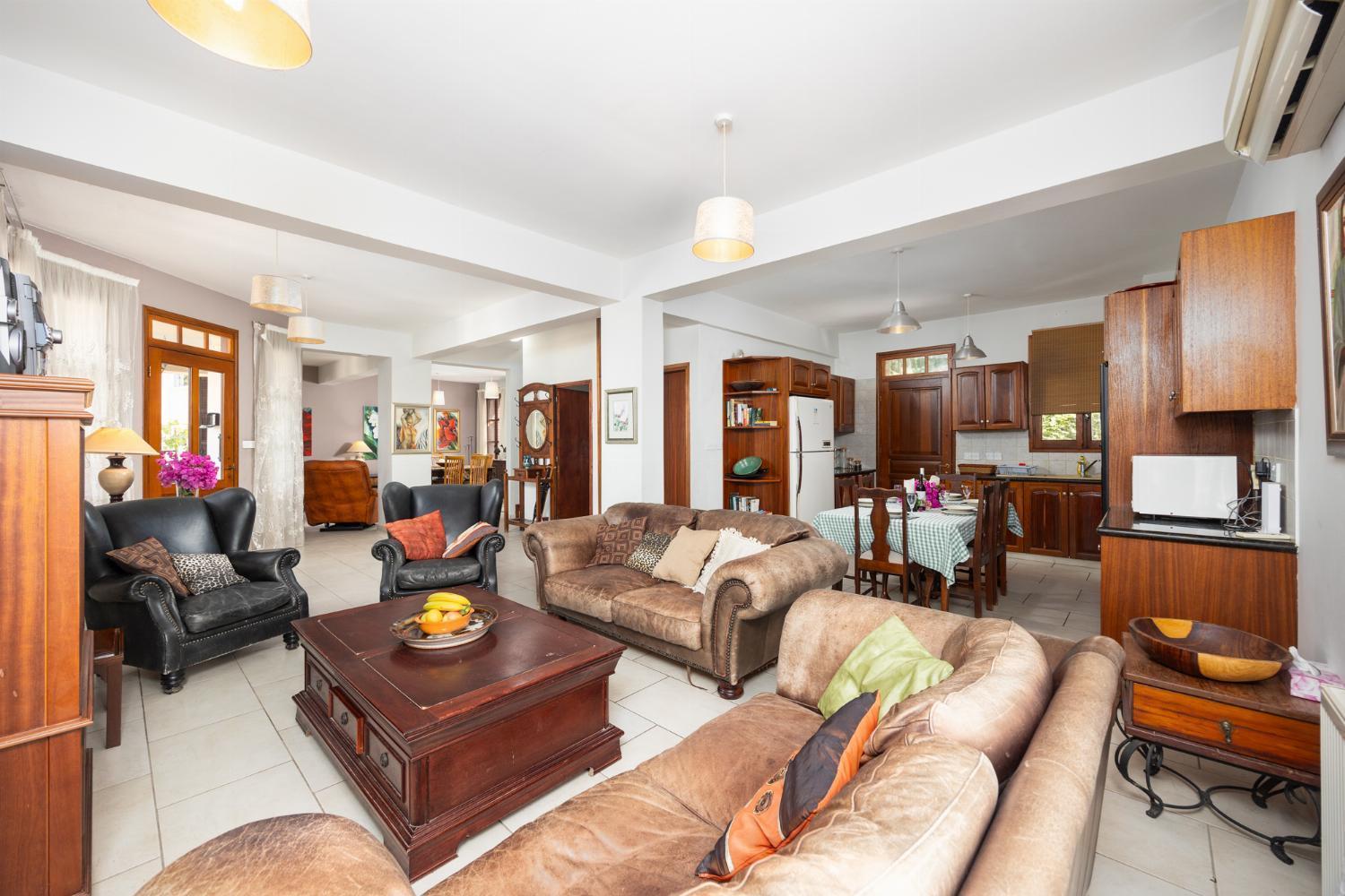 Villa Irene Palace Paphos ภายนอก รูปภาพ